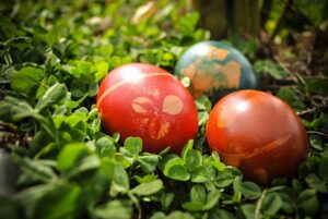 Bunt gefärbte Eier zu Ostara sind eine vorchristliche Tradition