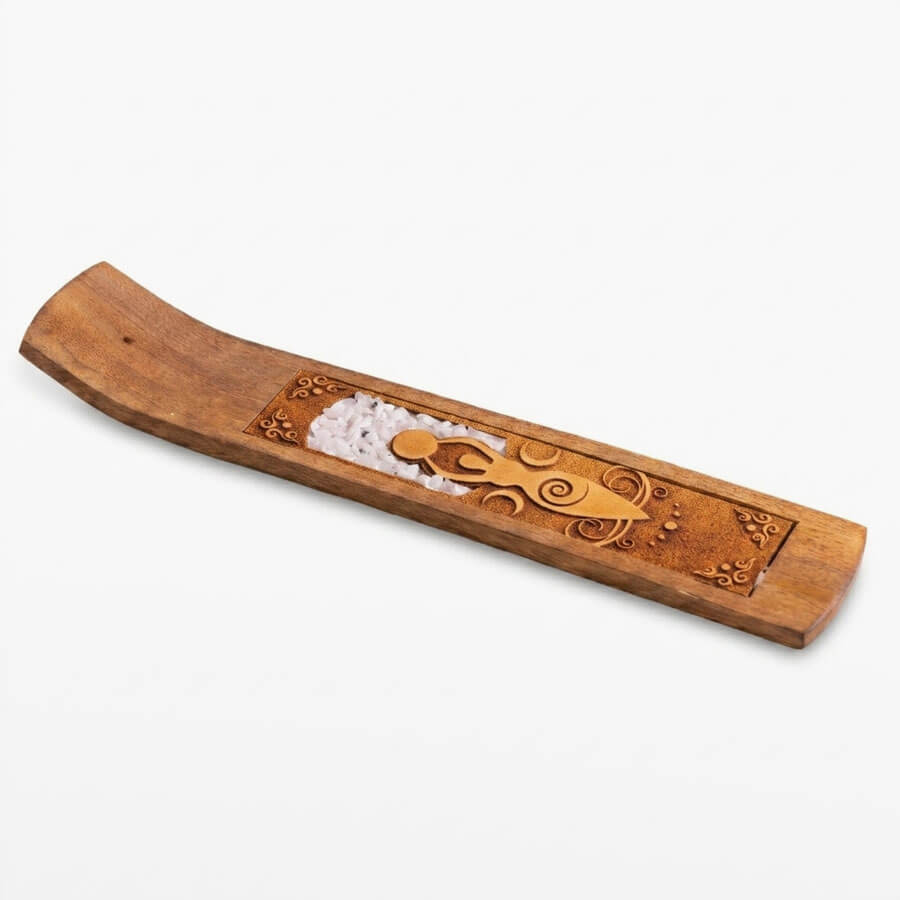 Räucherstäbchenhalter in Schiffchen-Form aus Akazienholz mit dem Motiv der Mondgöttin als Lasergravur Einlage aus Mondstein Nuggets.